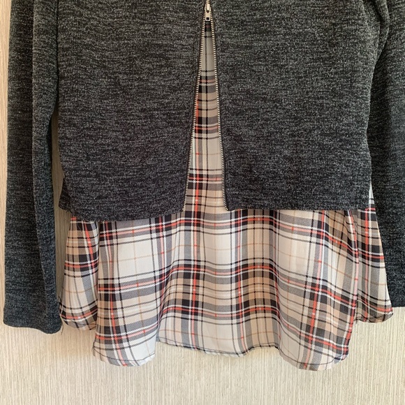 Doe & Rae Size Small Zipper Back Sweater with Plaid Bottom - Picture 3 of 7